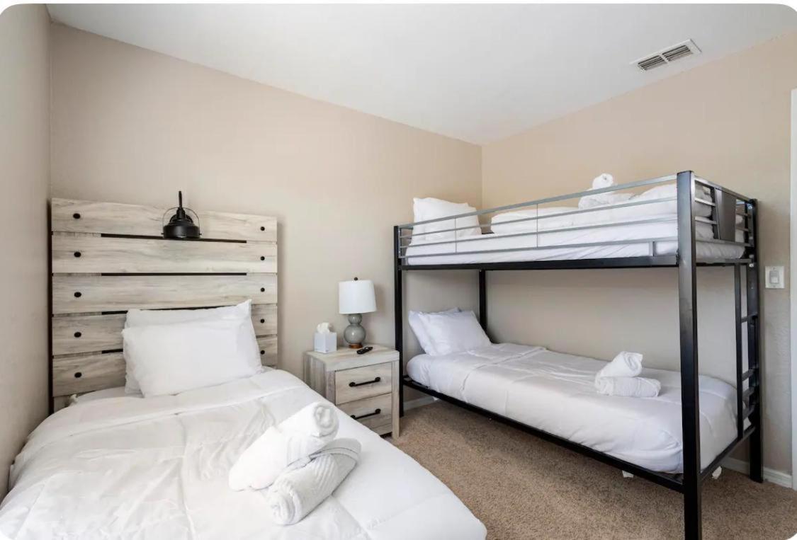 Resort With Lazy River Townhome ダベンポート エクステリア 写真
