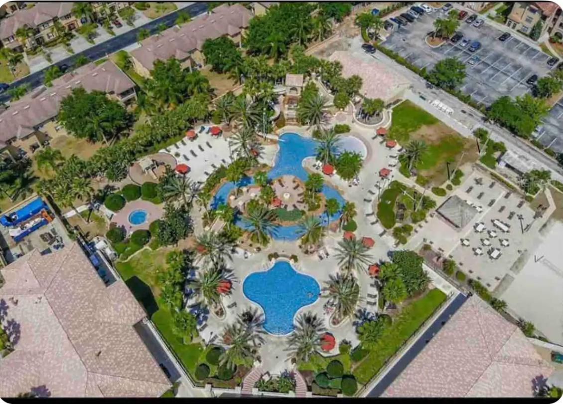 Resort With Lazy River Townhome ダベンポート エクステリア 写真